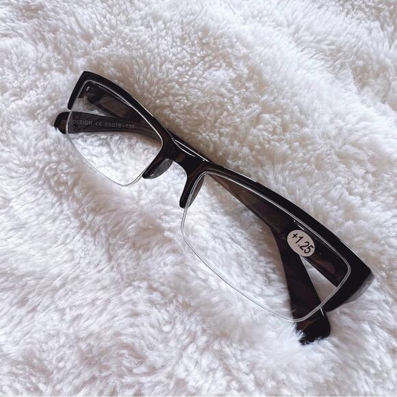 Sam Black Rectangular Reading Glasses - Picture 5 of 11